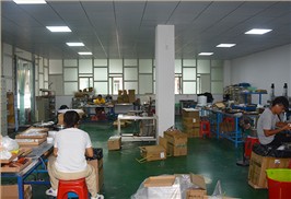 益业塑胶生产车间
